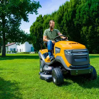 Jakie akcesoria do traktorka ogrodowego warto posiadać?