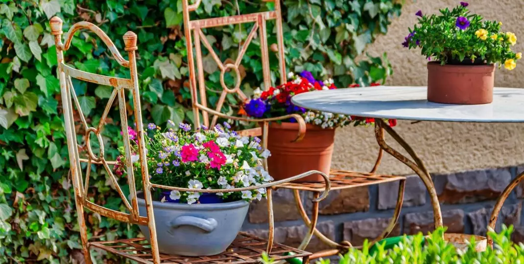 4 pomysły, jak urządzić kącik wypoczynkowy w ogrodzie